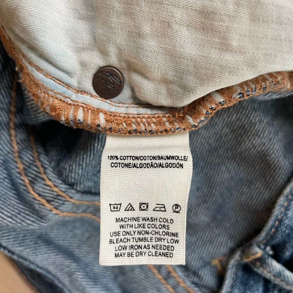 We the Free Denim Distressed Shorts Size 29 - Picture 5 of 8